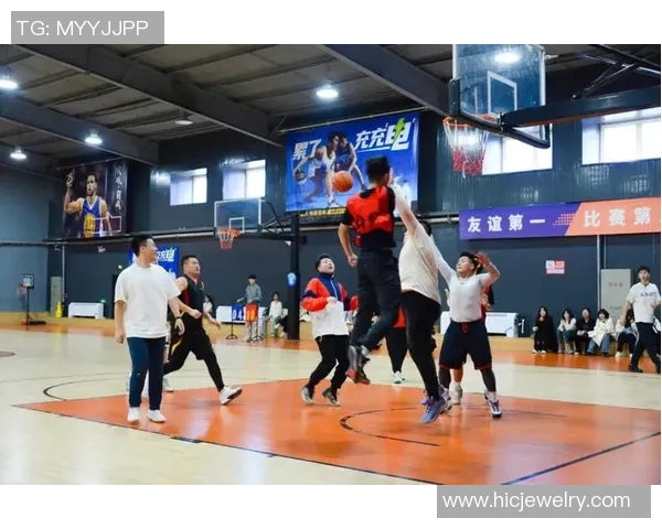 鸟人飞跃姚明身高之巅展现篮球艺术的精彩瞬间